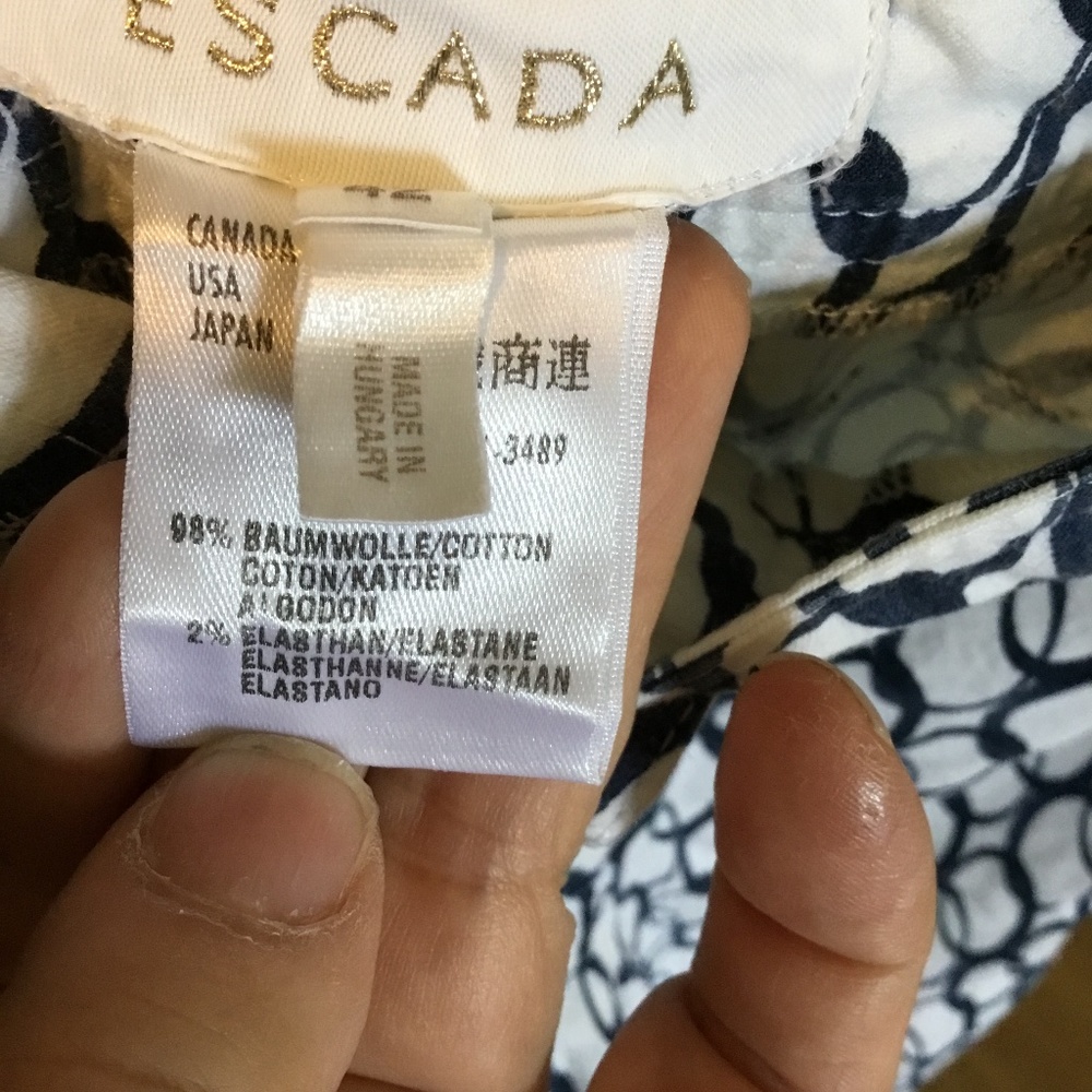 Escada stretchy pants size 42, new without tag